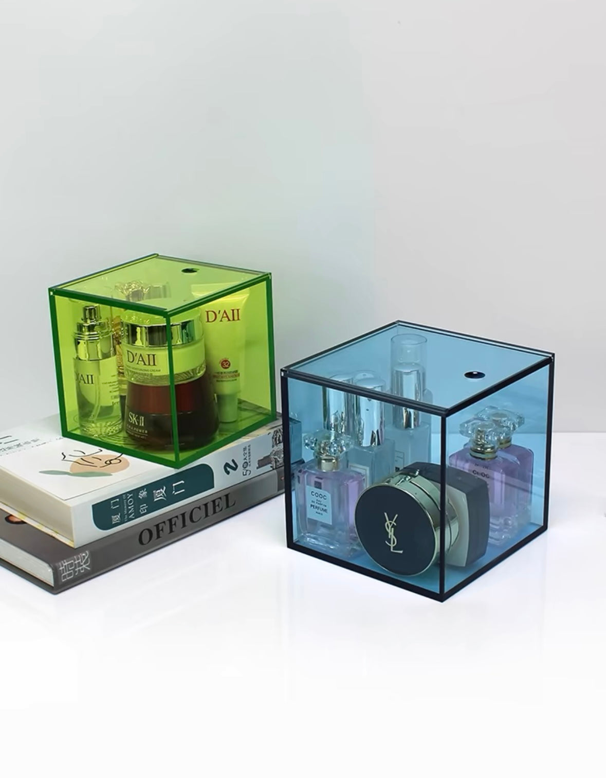 Acrylic storage box with lid for desktop storage of colorful plastic sundries, transparent and dustproof, popular cosmetic box